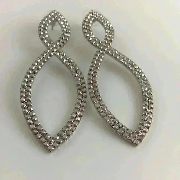 Vera Wang new trendy earrings - Picture 3 of 6